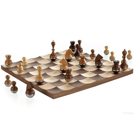 Šach WOBBLE 38x38 cm, figurky sa kývajú 